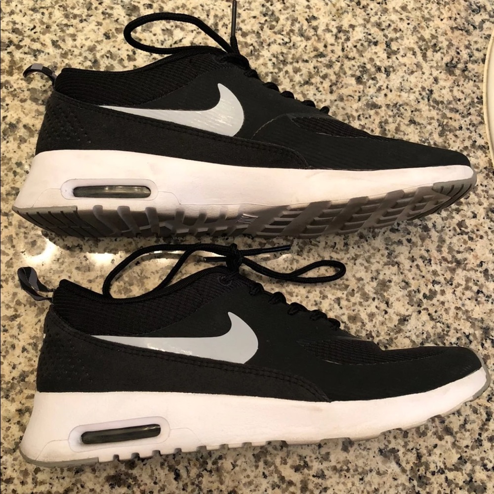 Nike Women’s Size 7.5 Thea Air Max